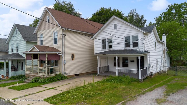 Building Photo - 121 Throop St