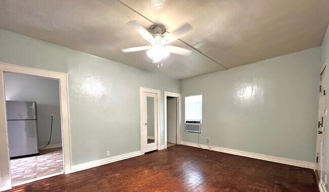Foto del edificio - 616 W Lee Ave