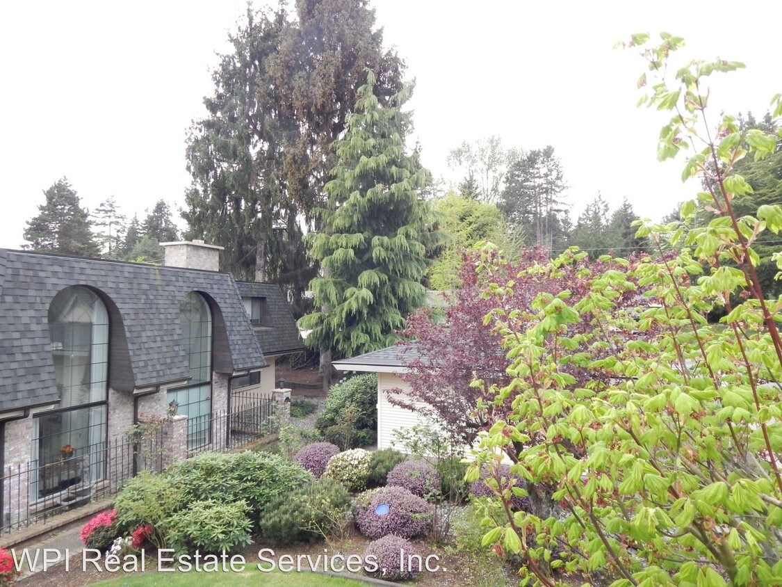 2324 103rd Ave NE, Bellevue, WA 98004 Apartment for Rent in Bellevue, WA