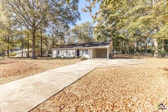 Building Photo - 245 Lake Joy Rd