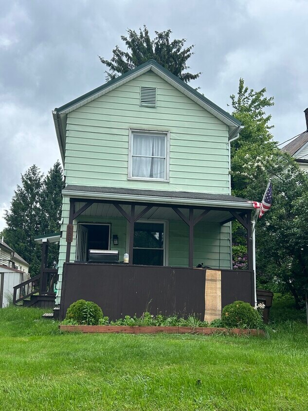 Foto principal - 659 Fisher Hill St