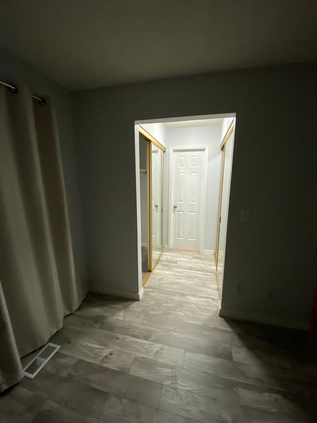 Building Photo - 1 bedroom 1 bathroom duplex in Aurora