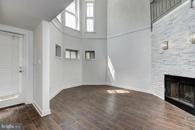 Building Photo - 3363 18th St NW