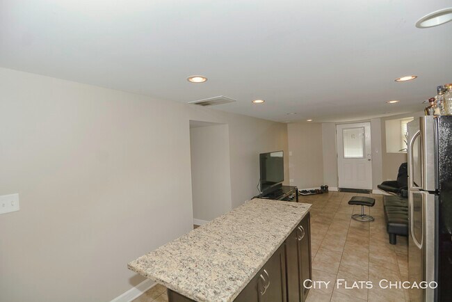 Foto del edificio - 2968 N Lawndale Ave