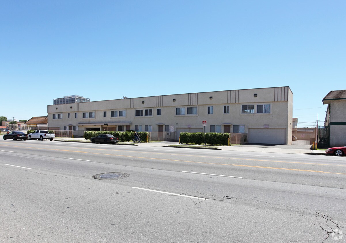 Building Photo - 14664 Roscoe Blvd