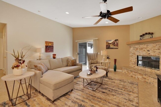 Building Photo - 53100 Avenida Mendoza