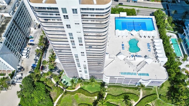 Foto del edificio - 16711 Collins Ave