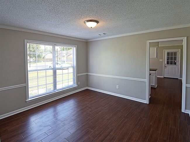 Foto del edificio - 4 Bedroom with bonus, 3 Bathrooms Near S Germantown and Barnstable