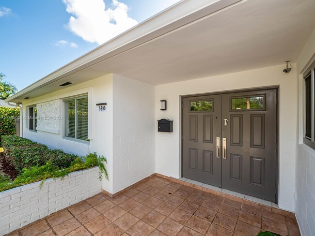 Building Photo - 5890 SW 51st Terrace