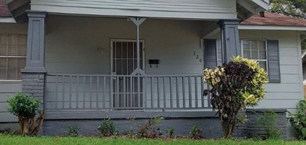 Building Photo - 320 16th St S
