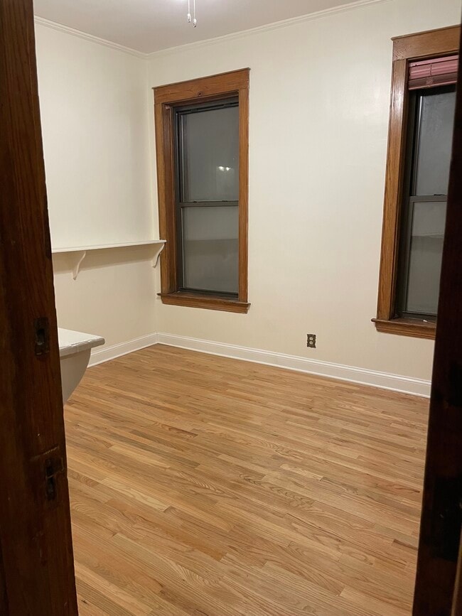 Middle bedroom - 348 S Hamlin Blvd