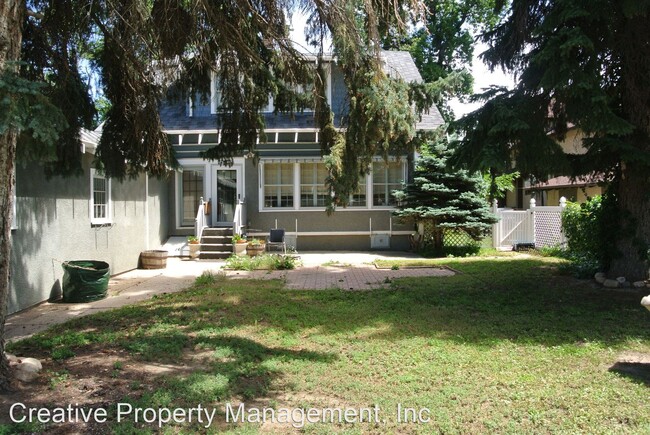 Building Photo - 3 br, 2.5 bath House - 300 9th St SE