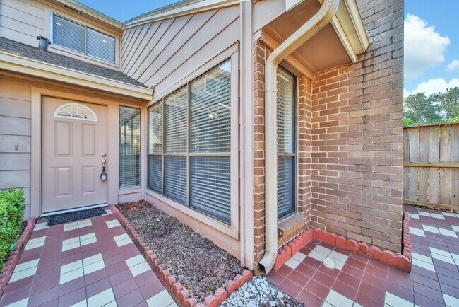 Building Photo - 13954 Hollowgreen Dr