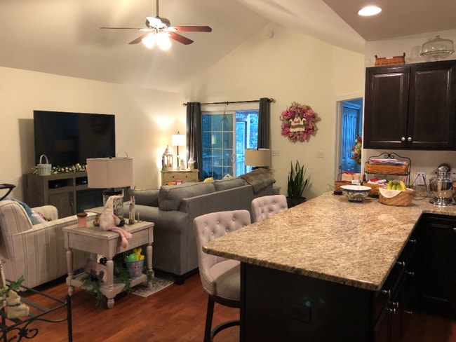 Building Photo - 137 Camelot Cir