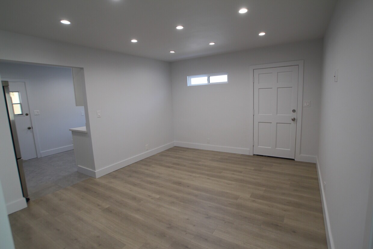 Primary Photo - 426 S Cabrillo Ave
