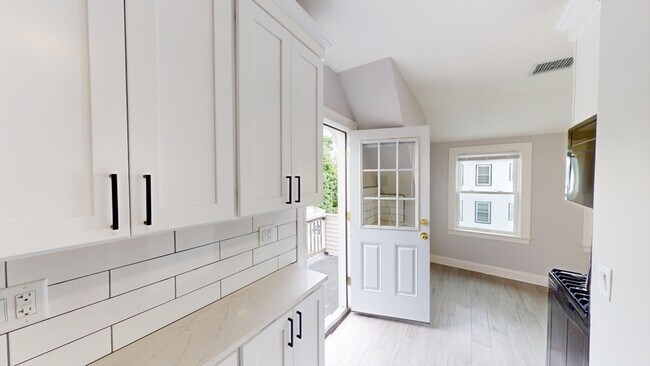 Building Photo - 31 Averton St