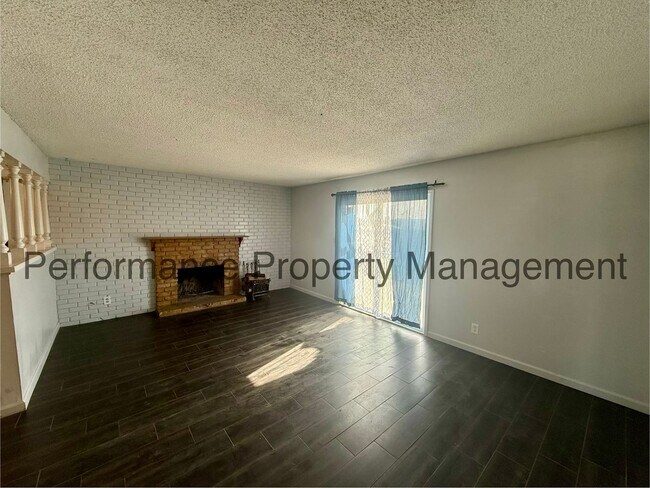 Foto del edificio - Cute 3 Bed/2 Bath Home in Taft w/ $0 Deposit Option