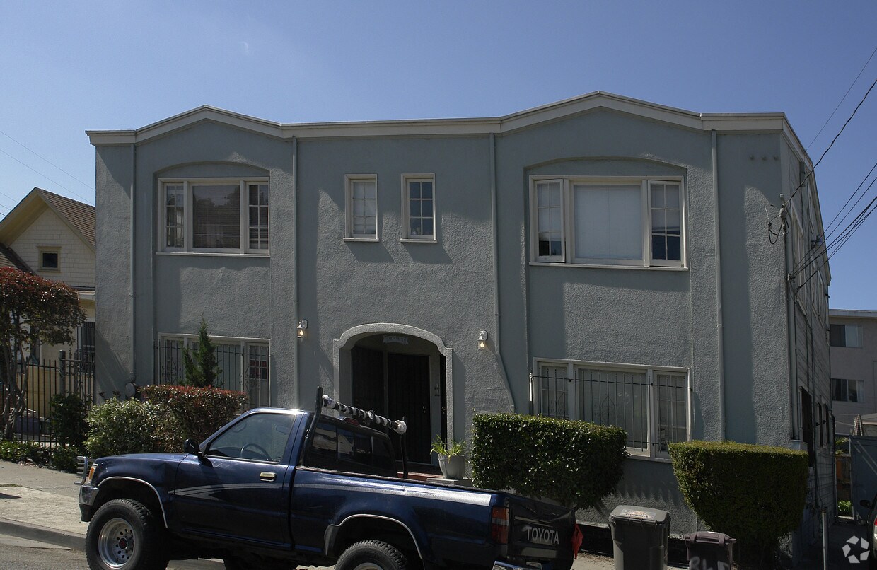 Primary Photo - 3115-3121 Davis St