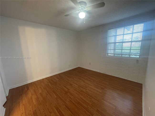 Building Photo - 1283 SW 46th Ave