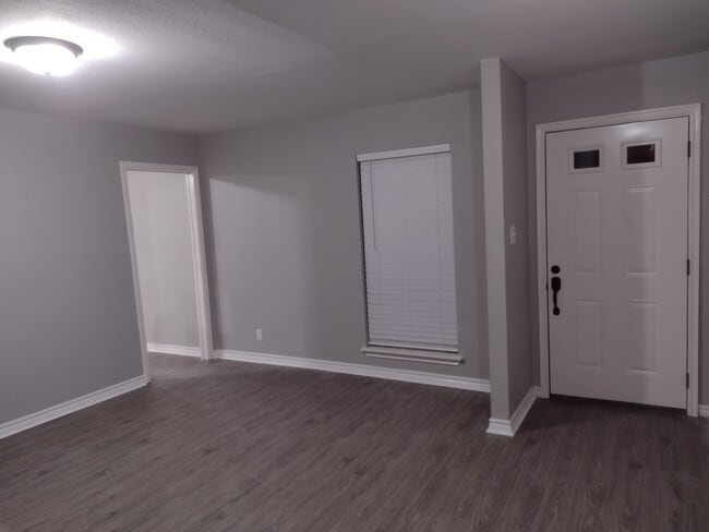 Entry & Formal Living (11x17) - 4634 Briardale St
