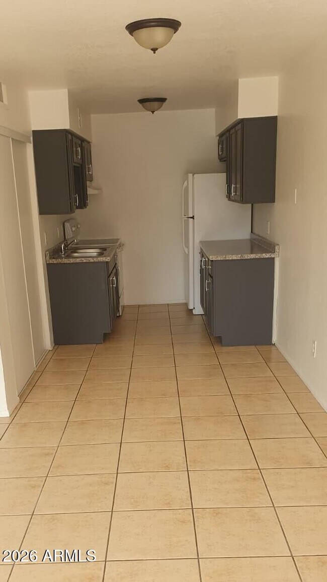 Foto del edificio - 240 S Doran