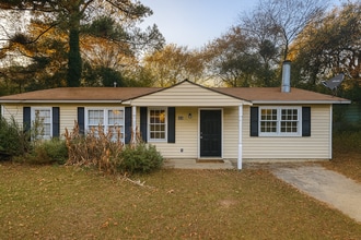 Building Photo - 3554 Plymouth Dr