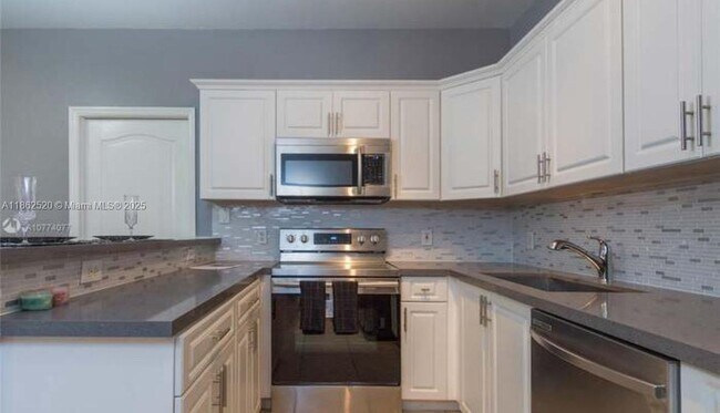 Foto del edificio - 7579 NW 174th Terrace