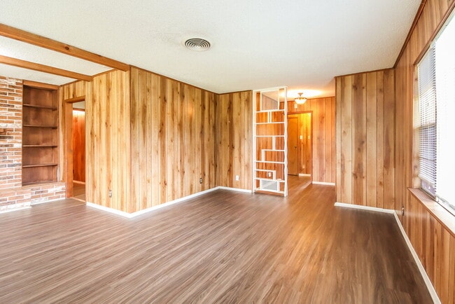 Foto del edificio - 901 Westmont Dr