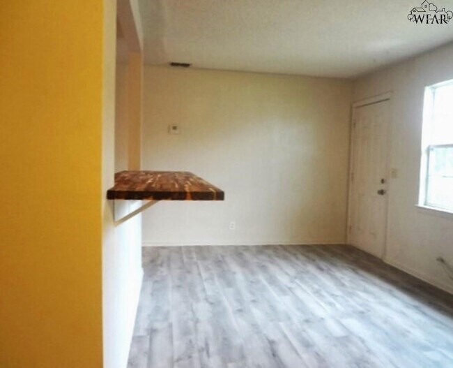 Foto del edificio - 1616 Longview St