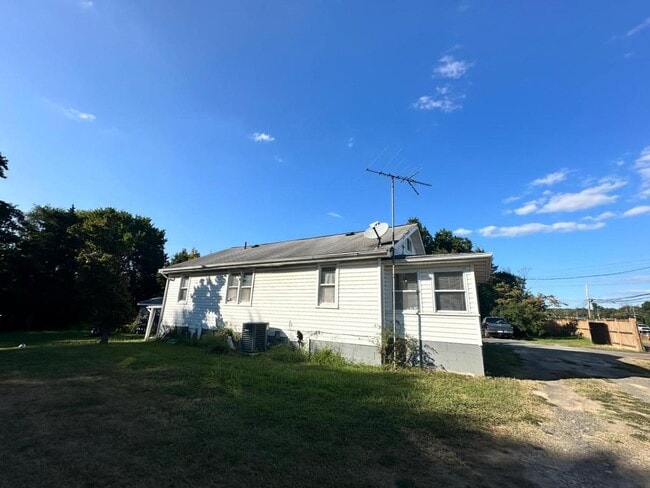 Photo - 6724 Centreville Rd House