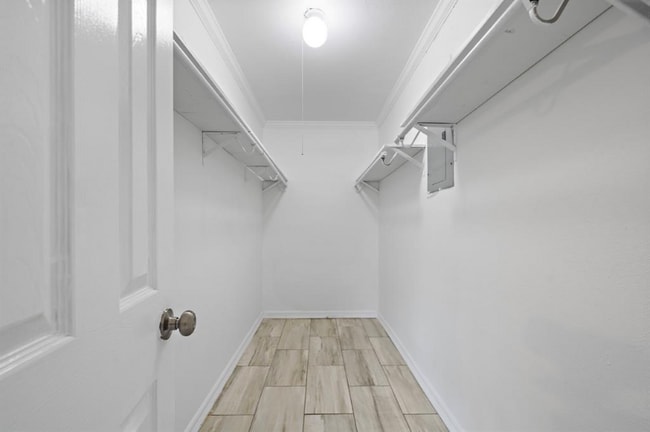 Building Photo - 118 E Tamarind St