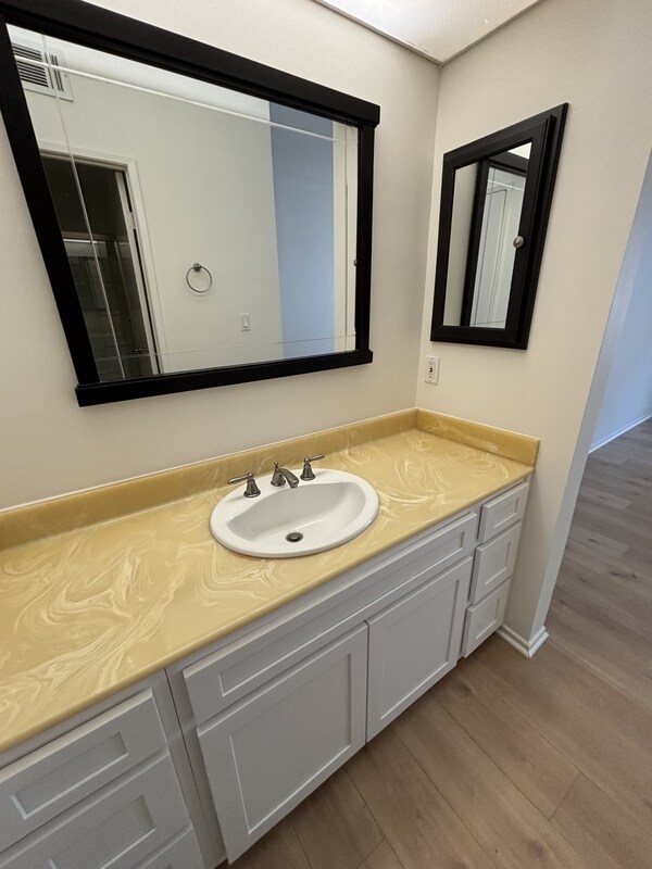 Foto del edificio - 11818 Courtleigh Dr