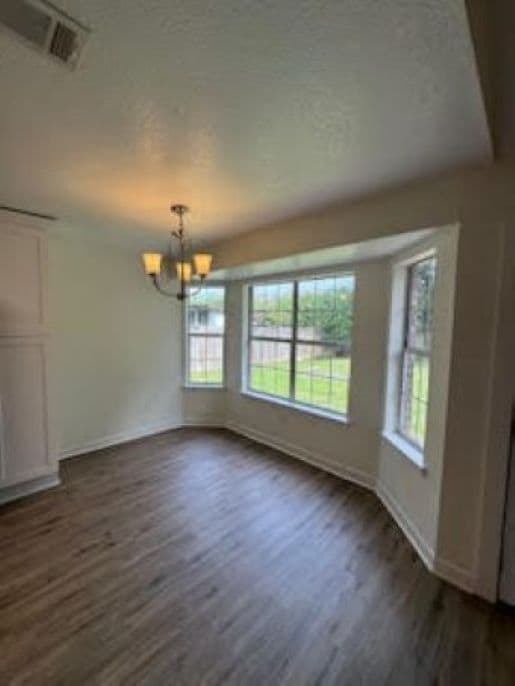 eat in area - 10713 Plummer Cir