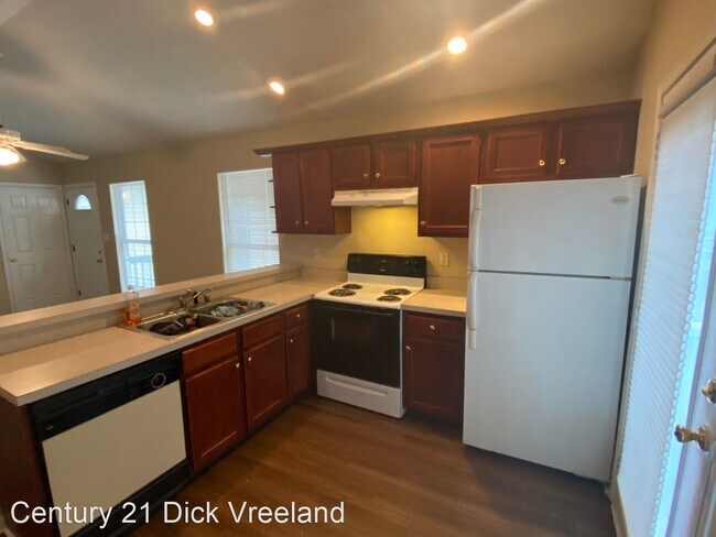 Building Photo - 3 br, 2 bath House - 1424 Huntoon Ave