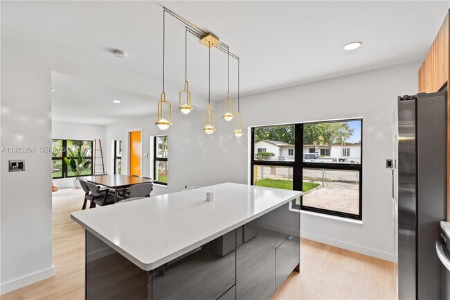 Foto del edificio - 16145 NW 20th Ave