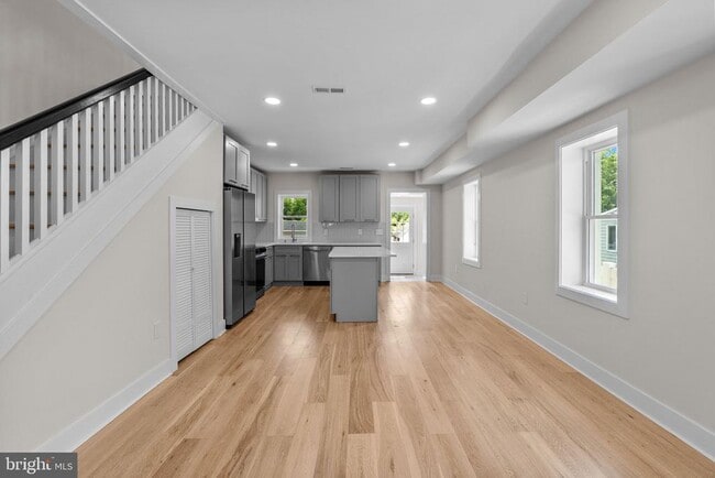 Foto del edificio - 334 Maple Ave