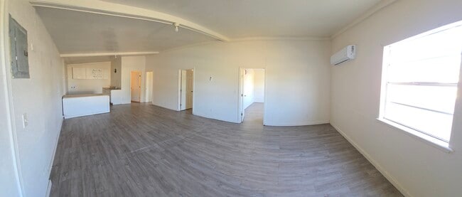 Building Photo - 2410 SW 2nd Ave