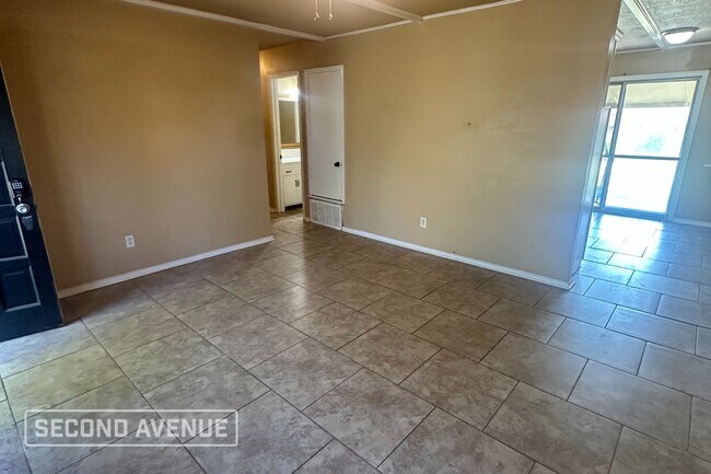 Foto del edificio - 10913 N McKinley Ave