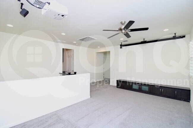 Building Photo - 231 E Wisteria Dr