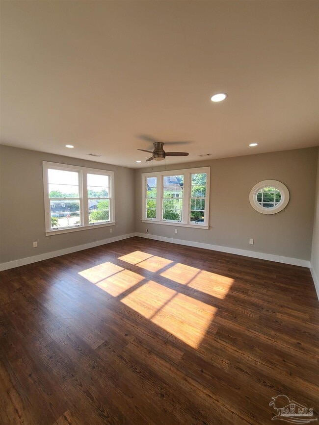 Building Photo - 1001 N Palafox St