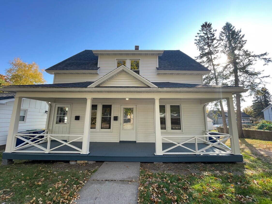 Primary Photo - 111 N 8th Ave