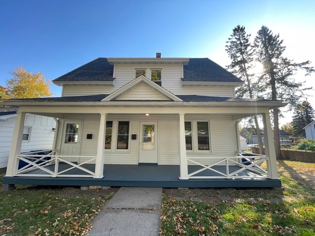 Building Photo - 111 N 8th Ave