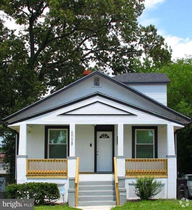 Building Photo - 6008 Addison Rd