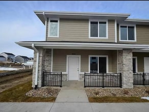 Building Photo - 660 SE Greyson Ln