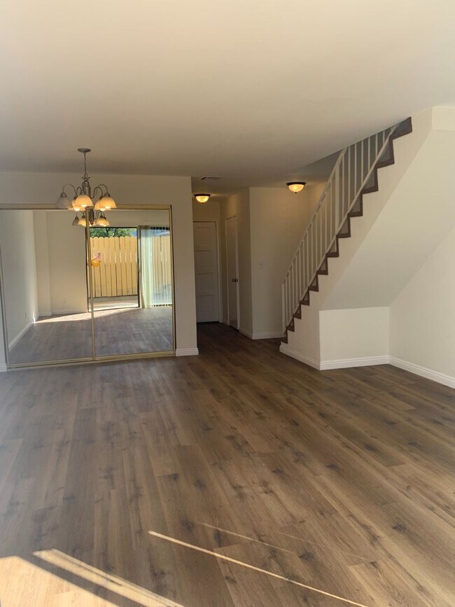 Foto del edificio - 1116 Elm Ave