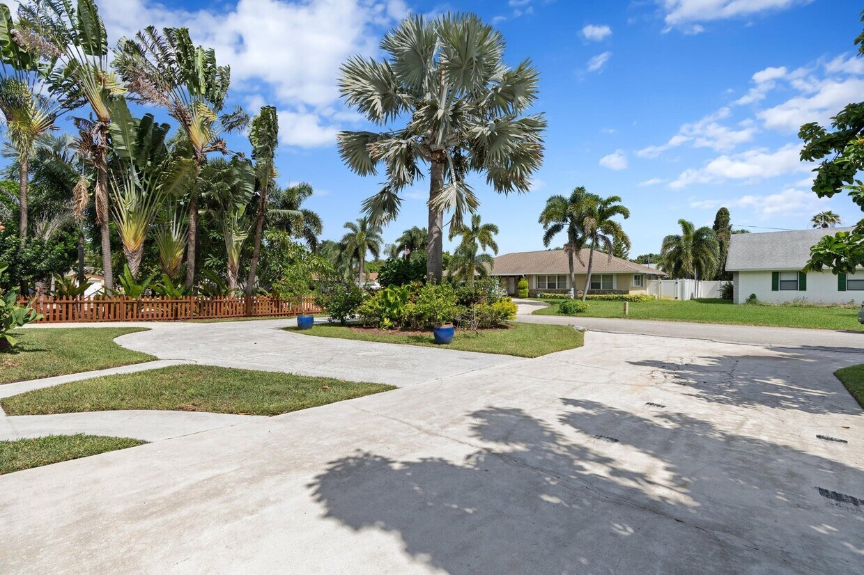 Primary Photo - 2996 Cardinal Dr