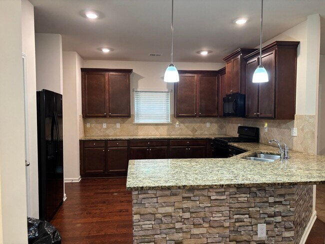 Building Photo - Spacious 4BR House in McDonough