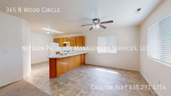 Foto del edificio - 345 N Wood Cir