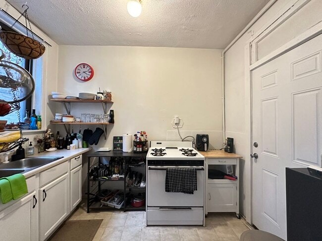 Building Photo - 2919 W McLean Ave