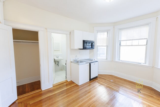 Building Photo - 27 Park Dr